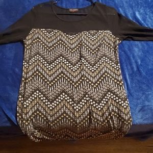 Gorgeous mesh shoulder maternity top